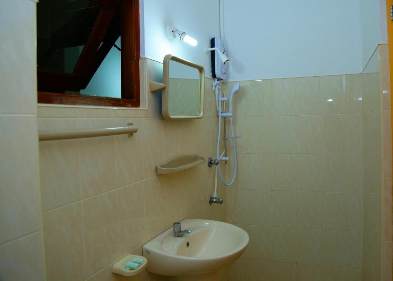 Vishmee Holiday Inn Embilipitiya Exterior photo