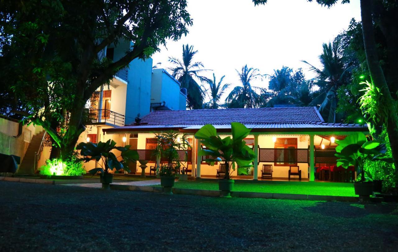 Vishmee Holiday Inn Embilipitiya Exterior photo