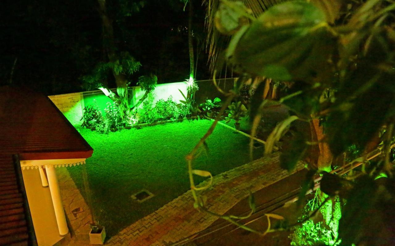 Vishmee Holiday Inn Embilipitiya Exterior photo